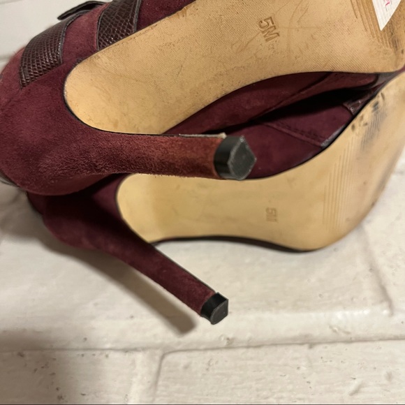 GUESS Suede Stiletto Booties Size 5 Maroon - Picture 5 of 11